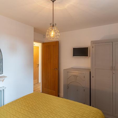 Luxury Chapel Apartment Within City Walls Chester Eksteriør billede