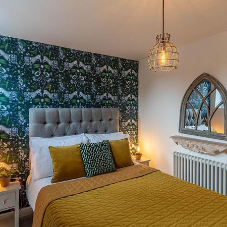 Luxury Chapel Apartment Within City Walls Chester Eksteriør billede